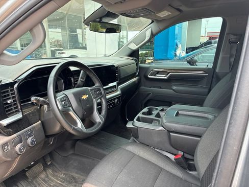Used 2025 Chevrolet Silverado 1500 LT RWD image 11