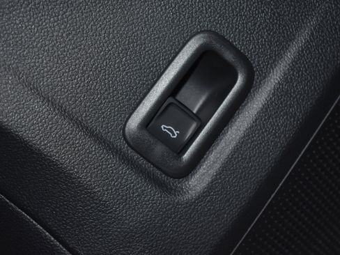 New 2026 Volkswagen Tiguan SE R-Line image 5