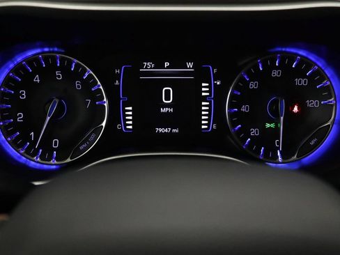 Used 2020 Chrysler Pacifica Touring-L FWD image 19