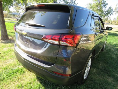 Used 2022 Chevrolet Equinox LS w/ LS Convenience Package image 7