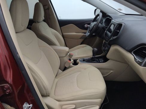 Used 2019 Jeep Cherokee Latitude w/ Popular Appearance Group FWD image 21