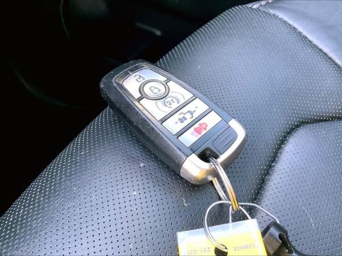 Used 2018 Ford F150 Platinum w/ Equipment Group 701A Luxury image 14