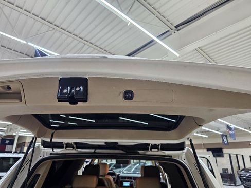 Used 2013 Chevrolet Suburban LTZ RWD image 13