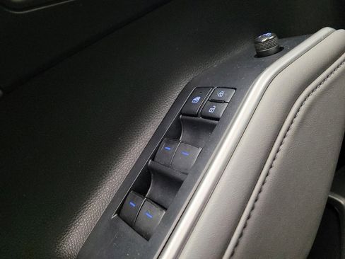 Used 2022 Toyota Highlander LE FWD image 27