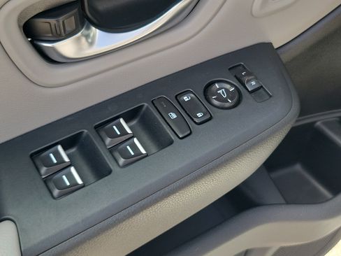 Certified 2025 Honda Pilot EX-L image 17