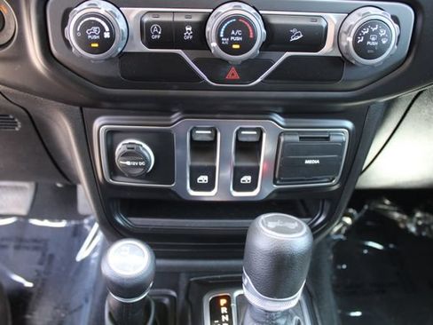 Used 2020 Jeep Wrangler Sport AWD/4WD image 22