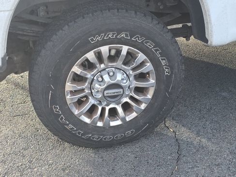 Used 2022 Ford F250 XLT w/ XLT Premium Package image 7