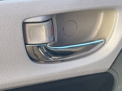 Used 2015 Toyota Corolla LE image 8