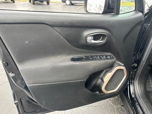 Used 2017 Jeep Renegade Latitude image 28