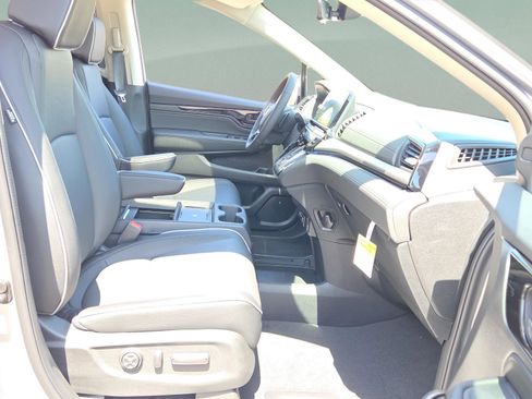 New 2026 Honda Odyssey Touring image 17