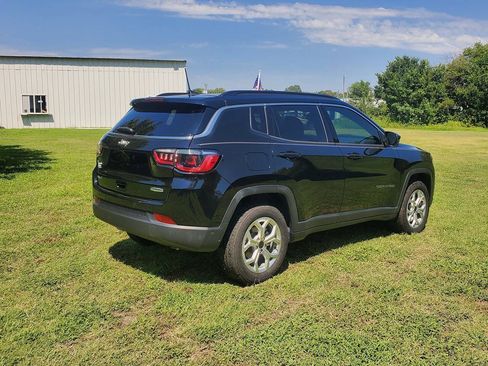 Used 2025 Jeep Compass Latitude w/ Convenience Group AWD/4WD image 6