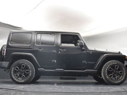 Used 2017 Jeep Wrangler Unlimited Sahara image 35