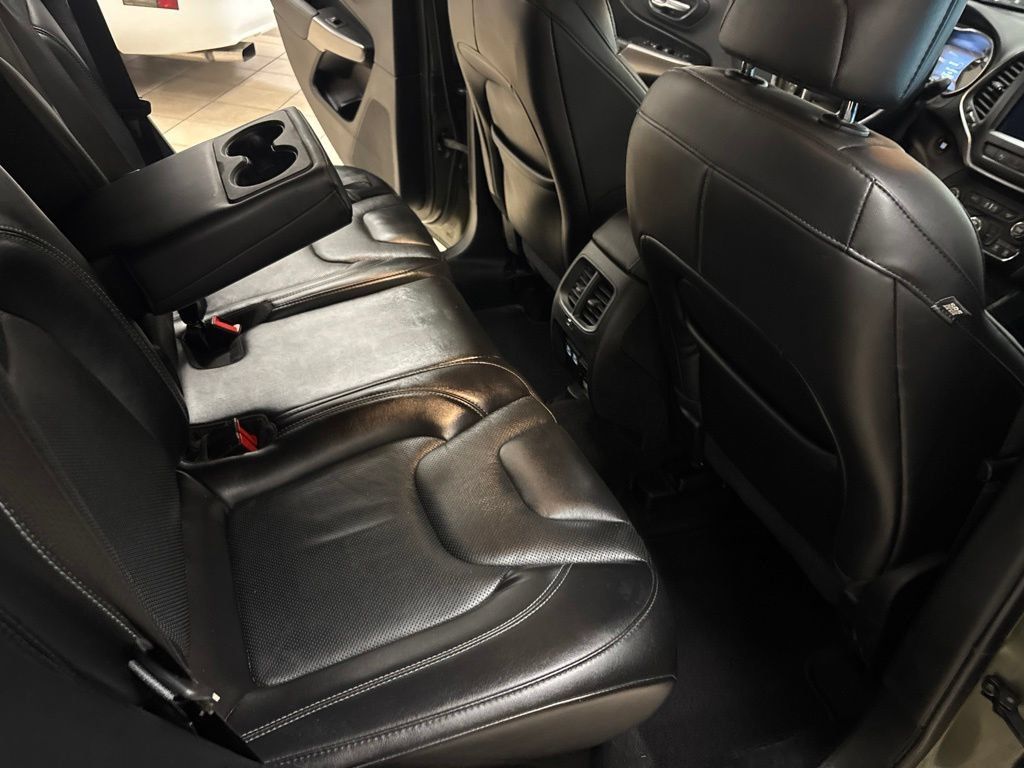 Used 2021 Jeep Cherokee Latitude Lux w/ Comfort/Convenience Group AWD/4WD image 32