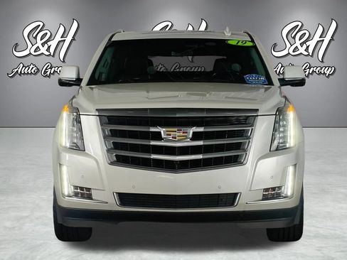 Used 2019 Cadillac Escalade Luxury AWD/4WD image 24