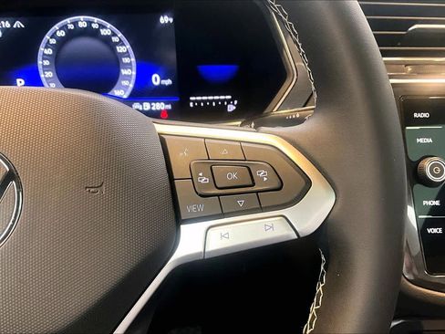 Used 2022 Volkswagen Tiguan SE image 25