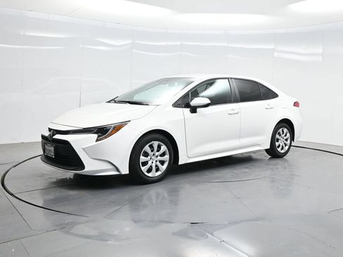 Used 2025 Toyota Corolla LE FWD image 70
