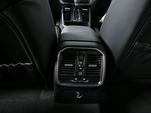 New 2025 Porsche Macan image 23