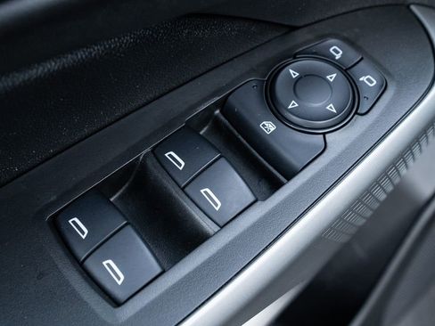 Used 2024 Chevrolet Trax RS w/ Sunroof Package image 18