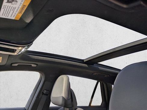 Used 2024 Mercedes-Benz GLC 300 4MATIC image 13