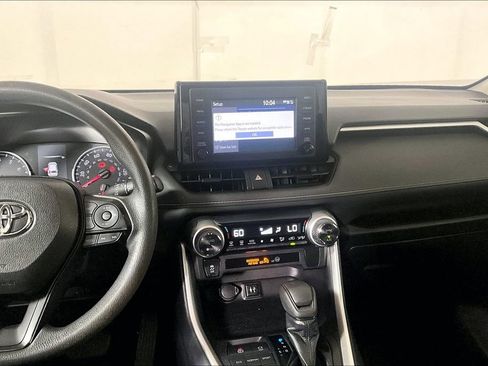 Used 2019 Toyota RAV4 XLE image 6
