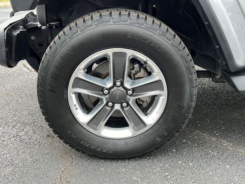 Used 2019 Jeep Wrangler Unlimited Sahara image 16