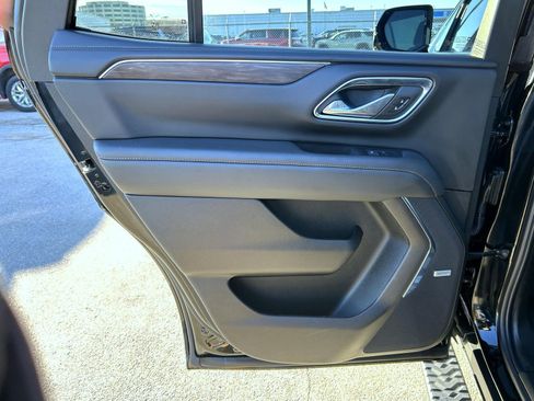 Used 2024 Chevrolet Tahoe Z71 w/ Luxury Package image 21