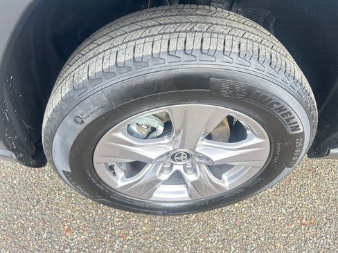 Used 2025 Toyota RAV4 XLE image 30