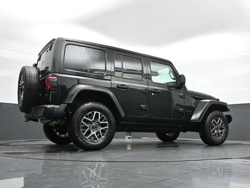 Used 2025 Jeep Wrangler Unlimited Sahara AWD/4WD image 40