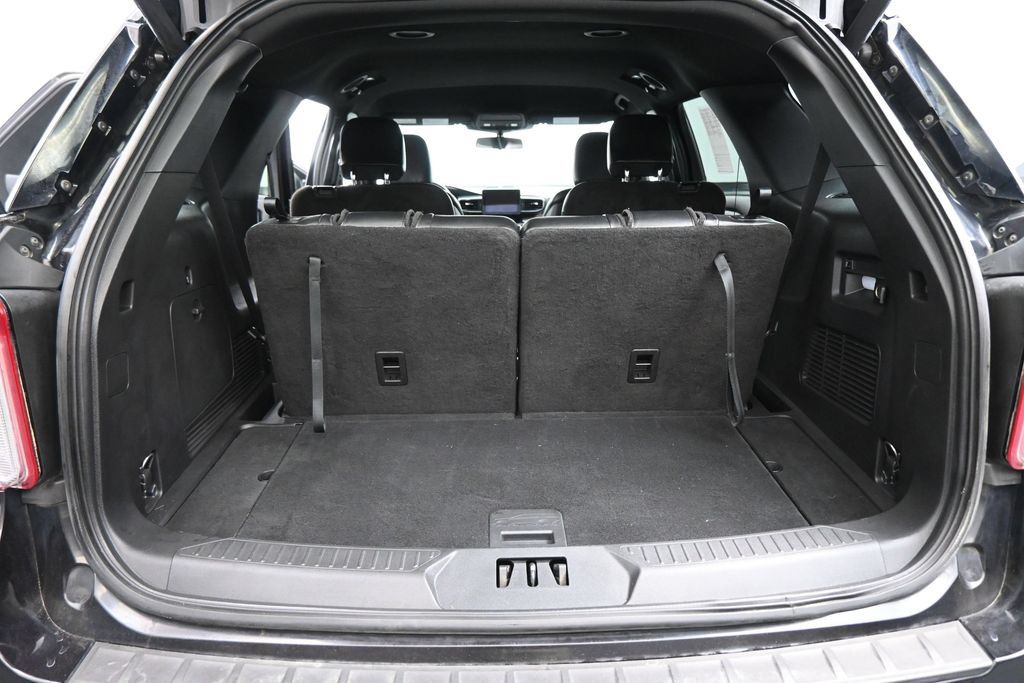 Used 2020 Ford Explorer XLT w/ Equipment Group 202A RWD image 16