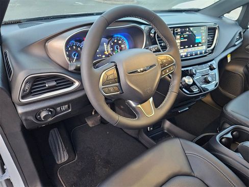 New 2026 Chrysler Voyager LX image 13