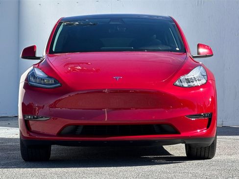 Used 2022 Tesla Model Y Long Range image 9