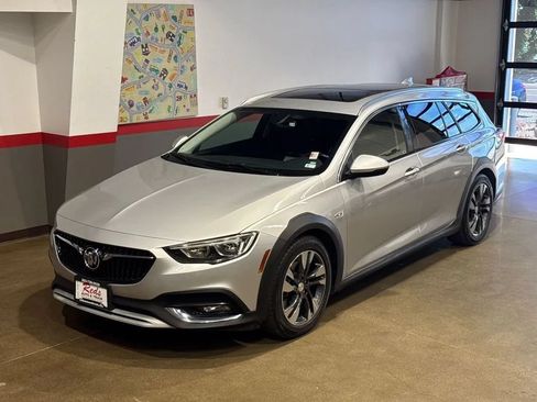 Used 2018 Buick Regal Essence w/ Sights and Sounds Package AWD/4WD image 10