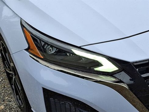 Used 2024 Nissan Altima 2.5 SR image 9