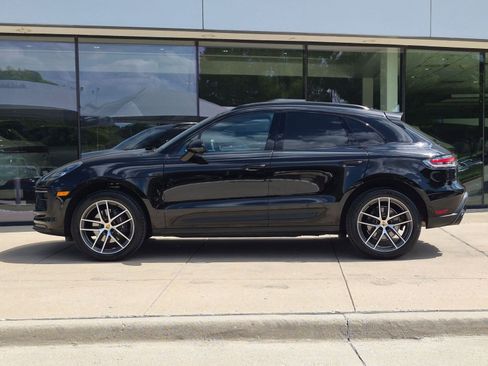 Certified 2026 Porsche Macan AWD/4WD image 2