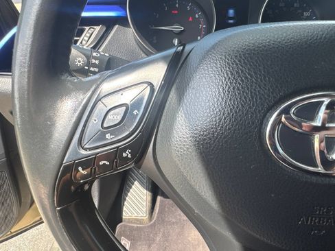Used 2021 Toyota C-HR XLE FWD image 18