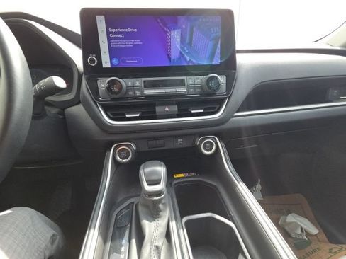 Used 2025 Toyota Grand Highlander AWD image 16