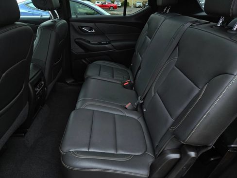Used 2023 Chevrolet Traverse LT w/ LT Premium Package AWD/4WD image 13