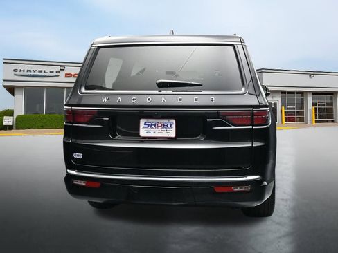 Used 2025 Jeep Wagoneer Series III w/ Premium Group I AWD/4WD image 4