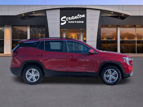 Used 2024 GMC Terrain SLE w/ Driver Convenience Package image 6