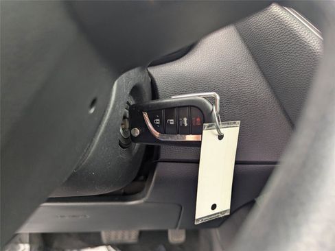 Used 2022 Toyota Corolla LE image 22