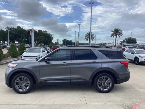 Used 2023 Ford Explorer XLT w/ Equipment Group 202A AWD/4WD image 4