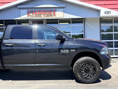 Used 2017 RAM 1500 Express w/ Express Value Package AWD/4WD image 12