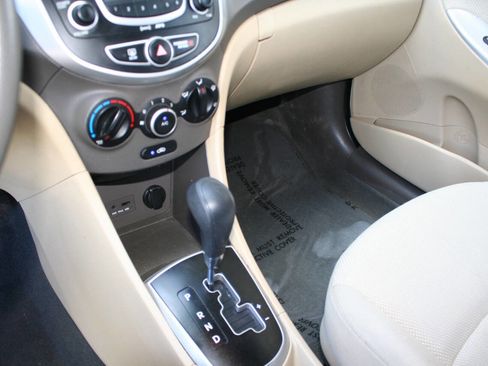 Used 2013 Hyundai Accent GLS FWD image 20