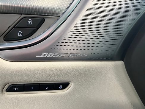 Used 2023 Cadillac XT5 Premium Luxury AWD/4WD image 17