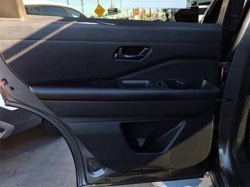 Used 2024 Nissan Pathfinder SV image 8