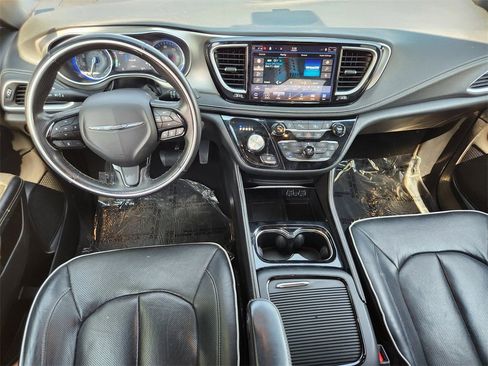 Used 2021 Chrysler Pacifica Limited w/ S Appearance Package image 14