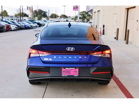 Certified 2025 Hyundai Elantra Sport image 8