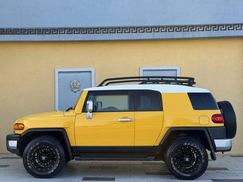 Used 2010 Toyota FJ Cruiser 4WD image 8