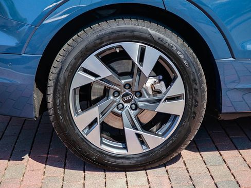 Used 2023 Audi e-tron Premium w/ Convenience Plus Package image 9