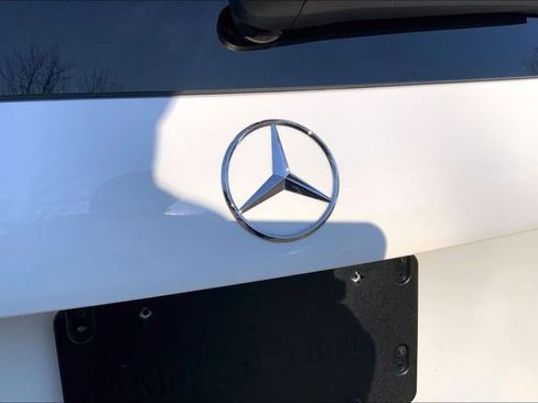 Used 2025 Mercedes-Benz GLB 250 4MATIC image 27
